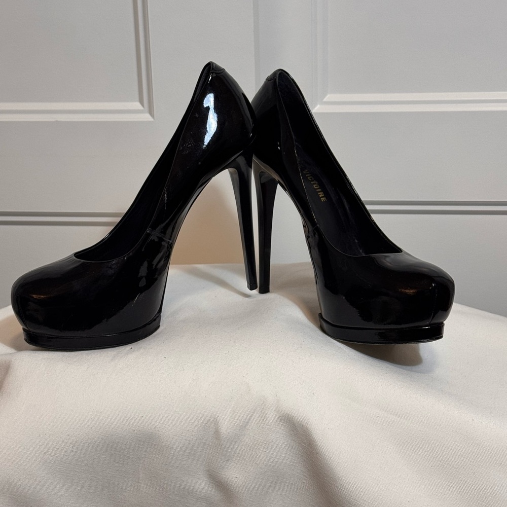 Pour La Victoire Glossy Black Heels